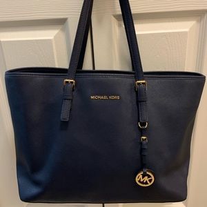 Michael Kors Jet Set Travel Medium Leather Tote